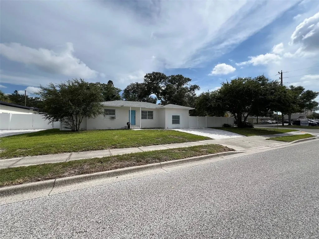 7536 38th Avenue N St Petersburg FL 33710