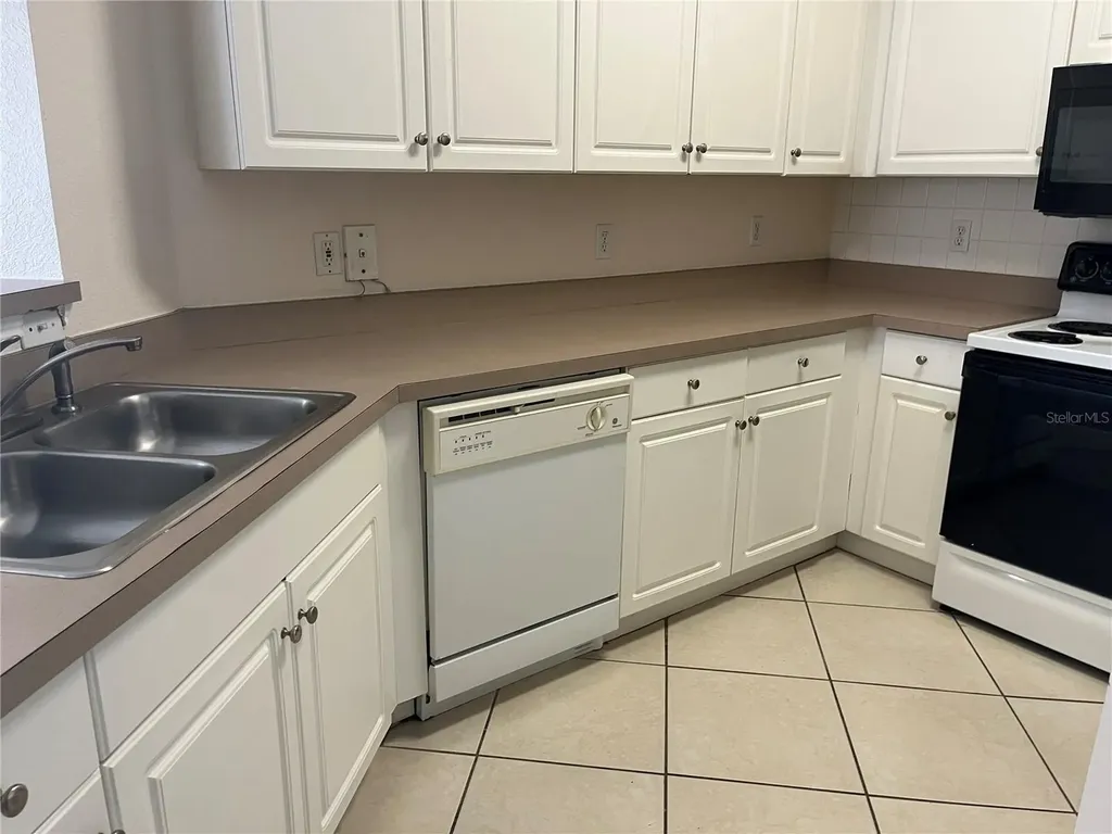 4305 Bayside Village Drive Tampa FL 33615