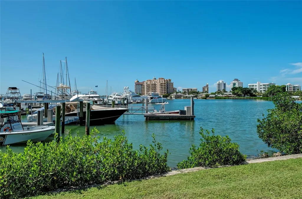 1064 N Tamiami Trail Sarasota FL 34236