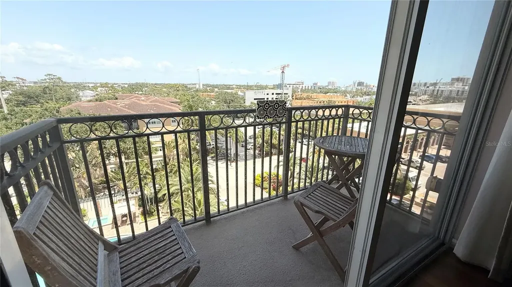 1064 N Tamiami Trail Sarasota FL 34236