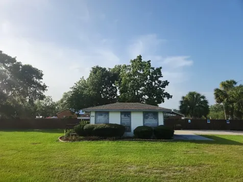 909 SW (hwy 200) 10th Street Ocala FL 34471