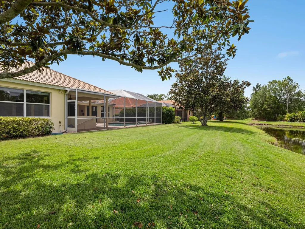 6811 Honeysuckle Trail Lakewood Ranch FL 34202
