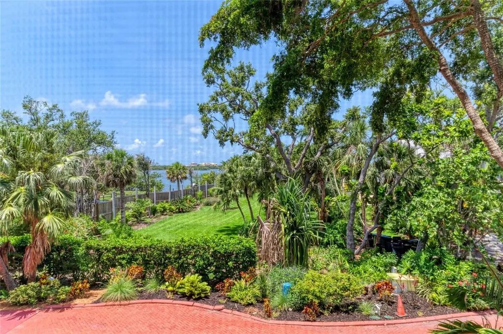 8963 Fishermens Bay Drive Sarasota FL 34231