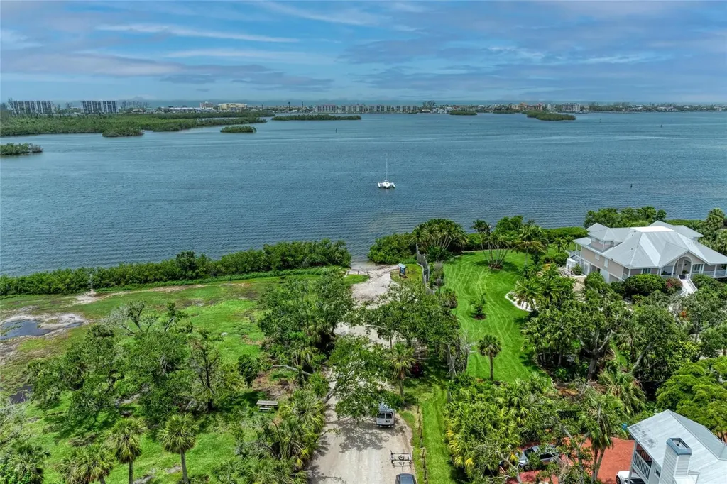 8963 Fishermens Bay Drive Sarasota FL 34231