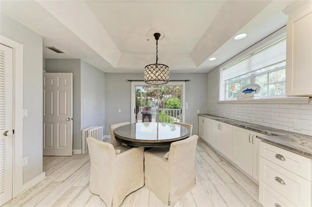 8963 Fishermens Bay Drive Sarasota FL 34231