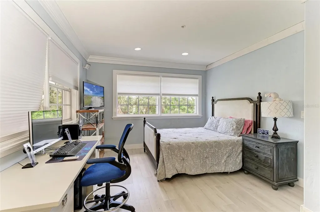 8963 Fishermens Bay Drive Sarasota FL 34231