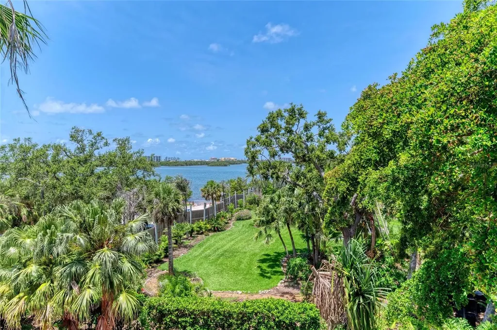 8963 Fishermens Bay Drive Sarasota FL 34231