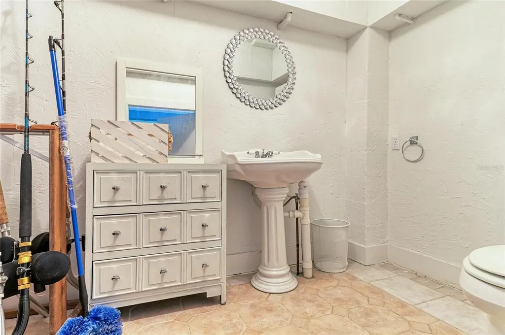 8963 Fishermens Bay Drive Sarasota FL 34231