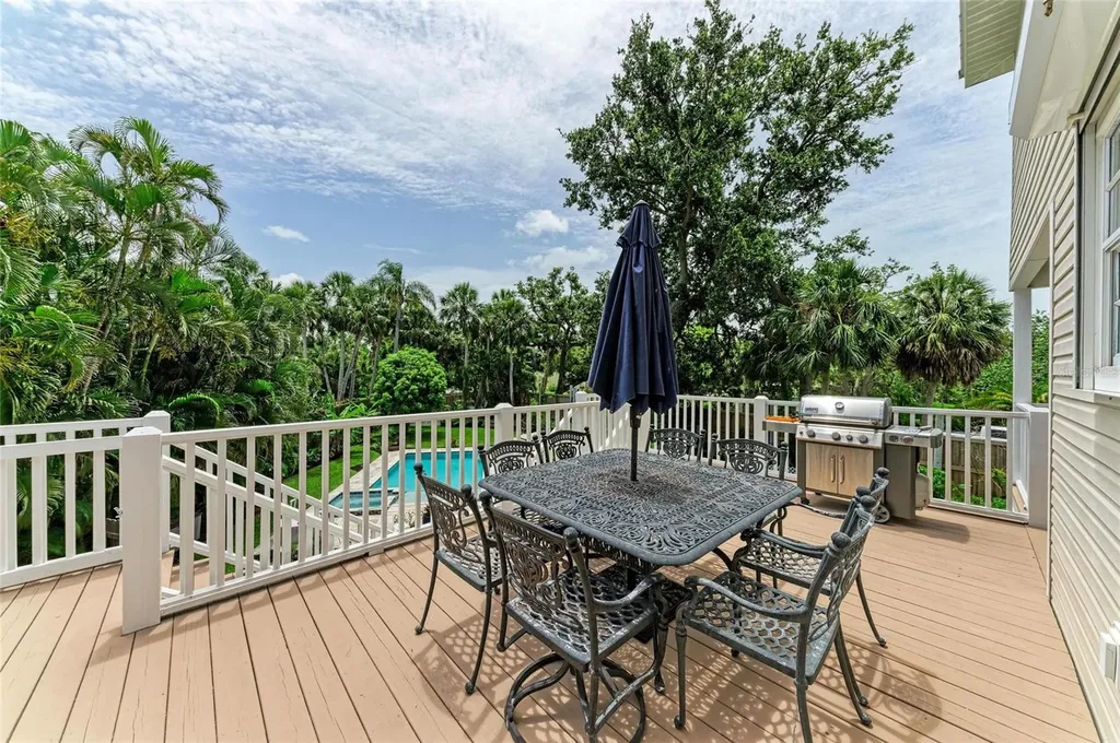 8963 Fishermens Bay Drive Sarasota FL 34231