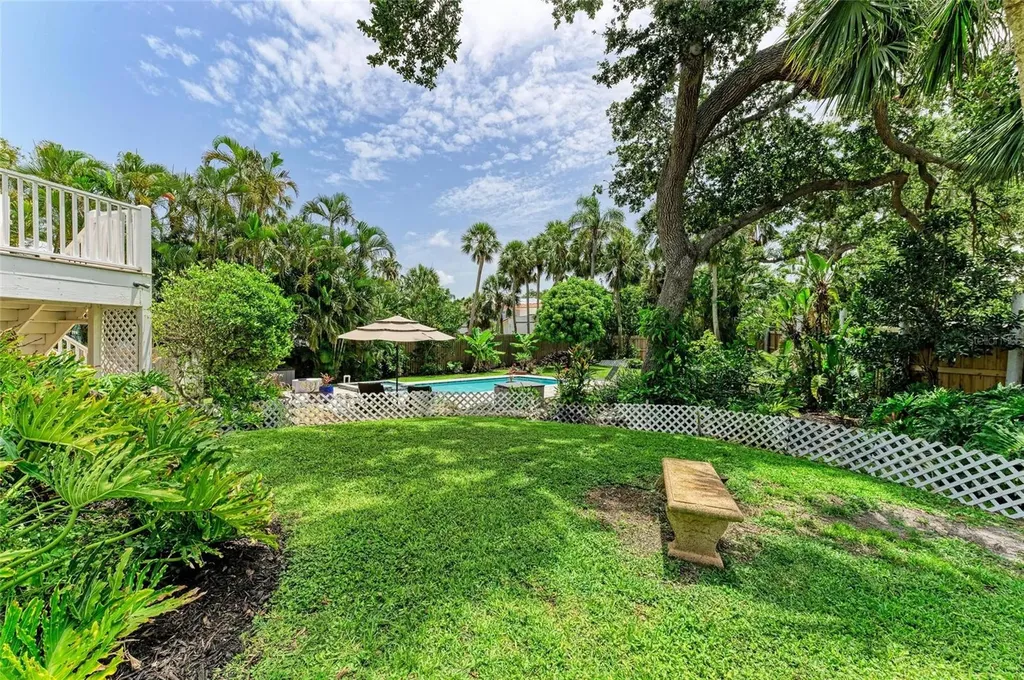 8963 Fishermens Bay Drive Sarasota FL 34231