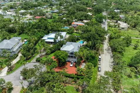 8963 Fishermens Bay Drive Sarasota FL 34231