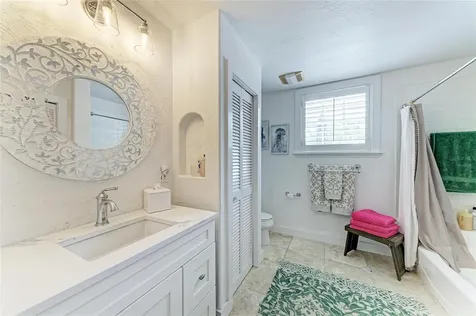 8963 Fishermens Bay Drive Sarasota FL 34231