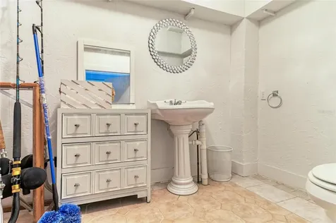 8963 Fishermens Bay Drive Sarasota FL 34231
