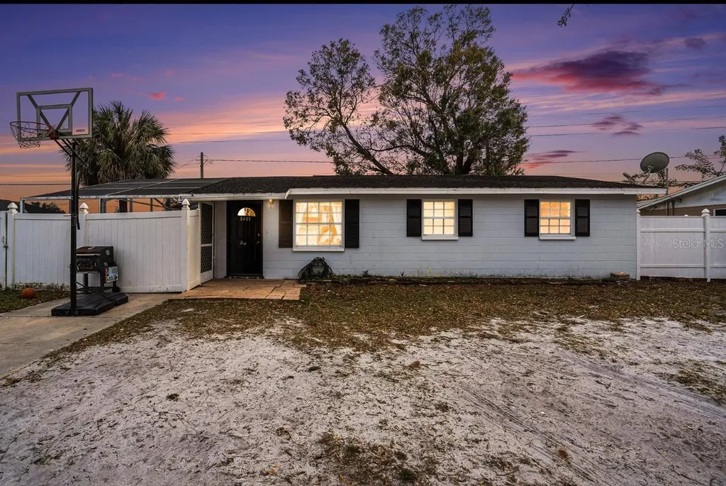 8401 Pinewood Street Tampa FL 33615