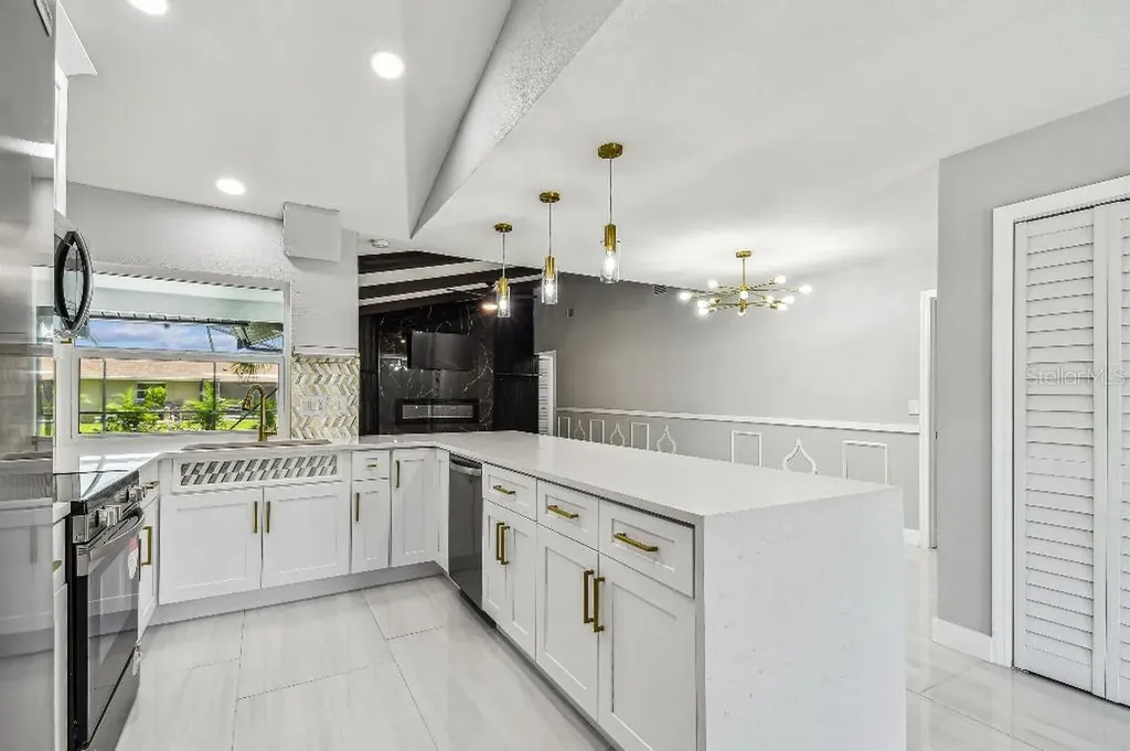 325 Gladstone Boulevard Englewood FL 34223