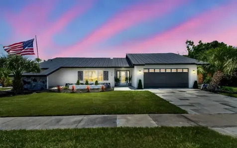 325 Gladstone Boulevard Englewood FL 34223