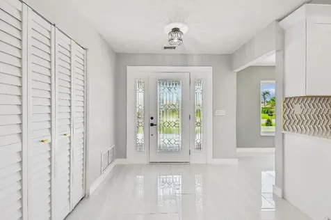 325 Gladstone Boulevard Englewood FL 34223