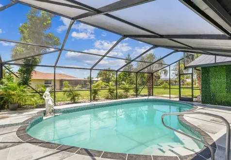 325 Gladstone Boulevard Englewood FL 34223