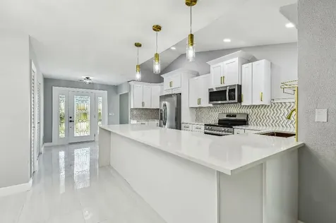 325 Gladstone Boulevard Englewood FL 34223