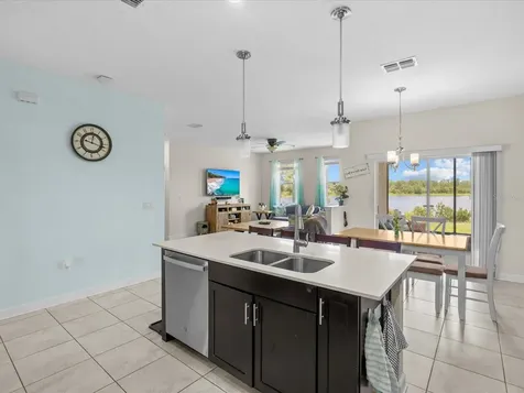 2105 Lake Side Avenue Davenport FL 33837