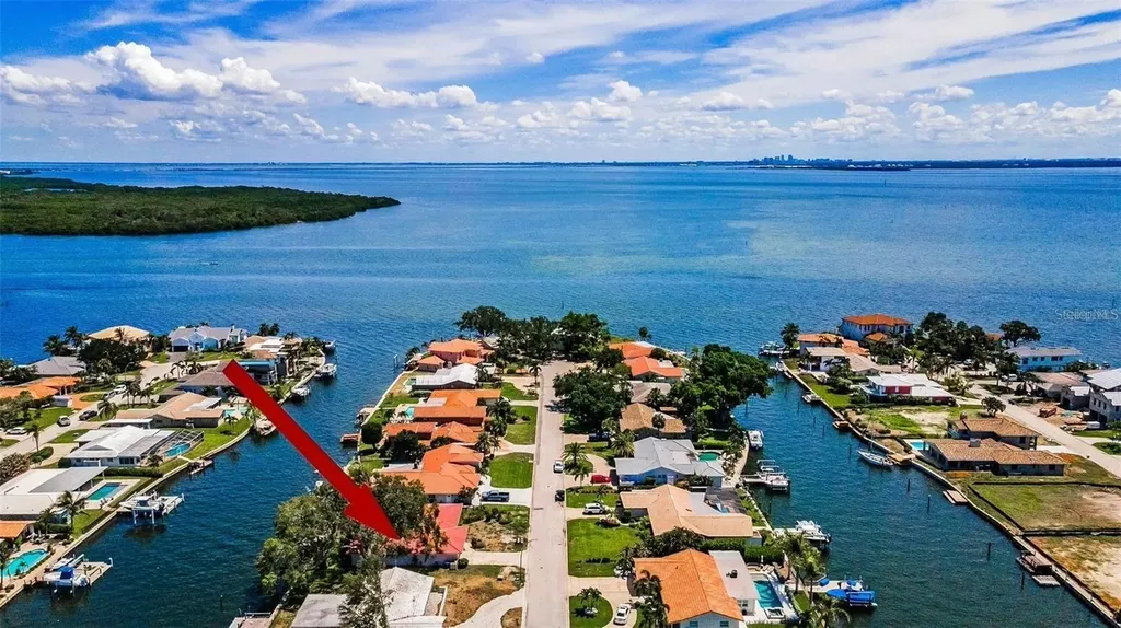 2053 Iowa Avenue NE St Petersburg FL 33703