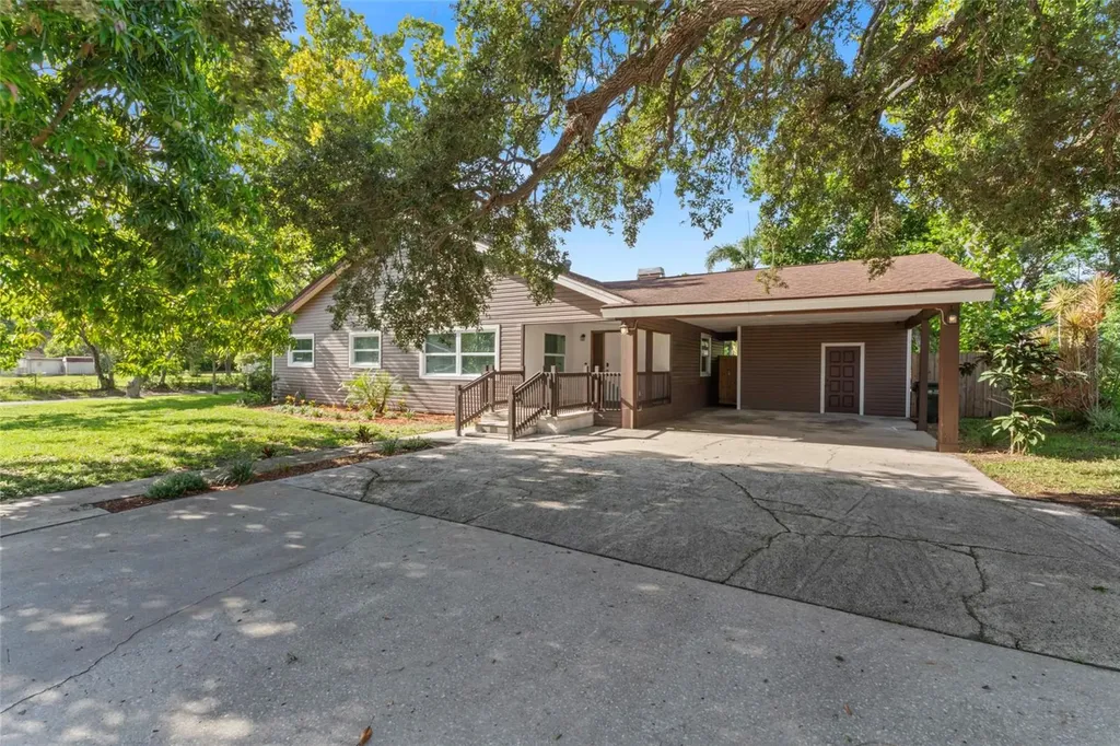 1127 Wyatt Street N Clearwater FL 33756