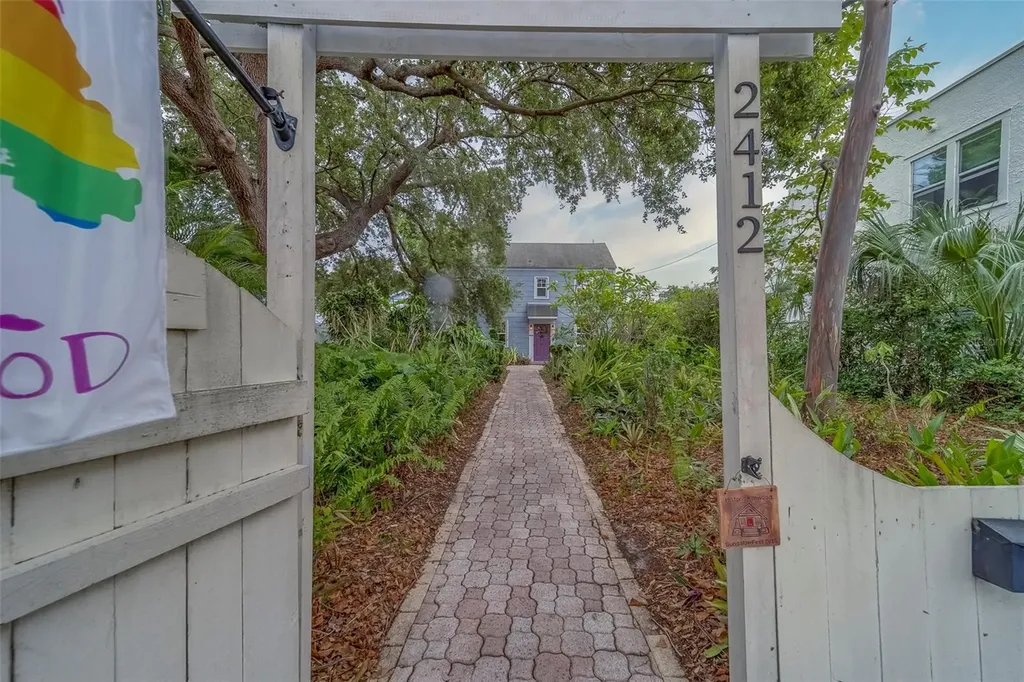 2412 Burlington Avenue N St Petersburg FL 33713