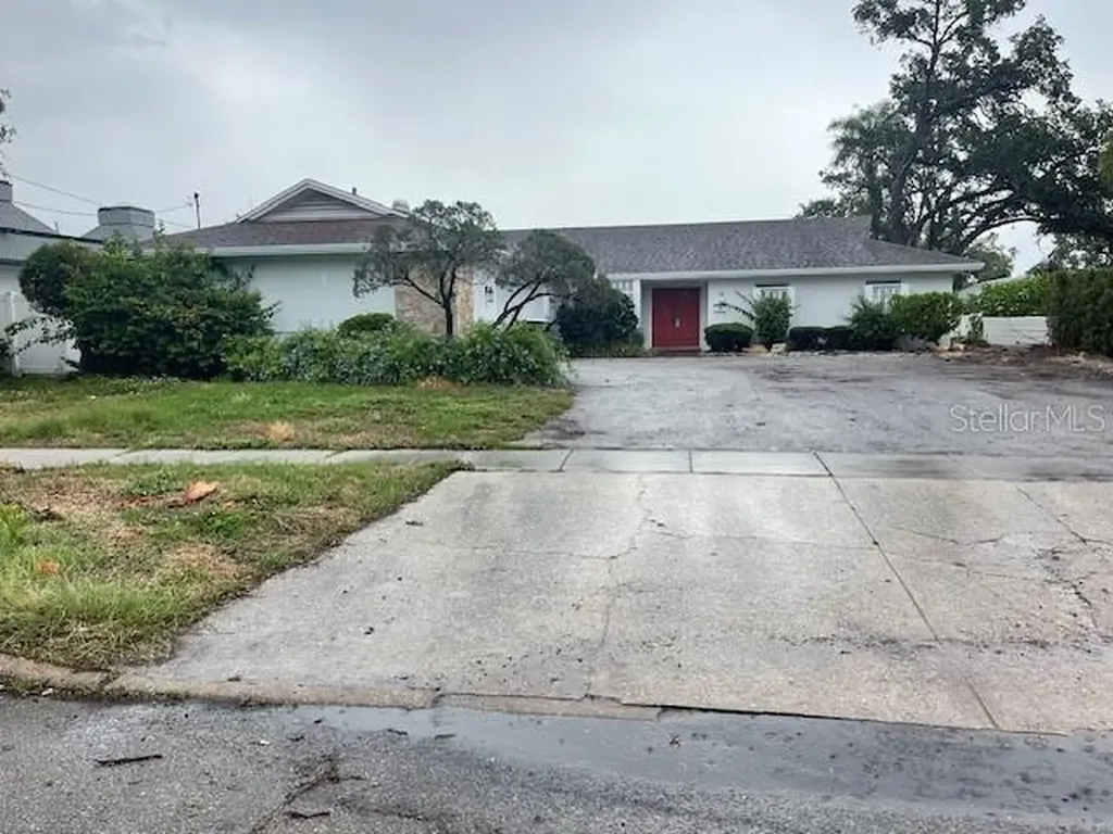 18 Ladoga Avenue Tampa FL 33606