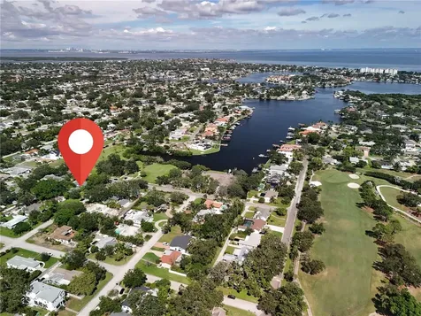 533 36th Avenue NE St Petersburg FL 33704
