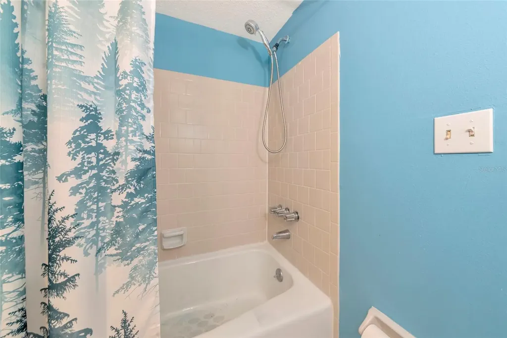 3072 Lake Bayshore Drive Bradenton FL 34205