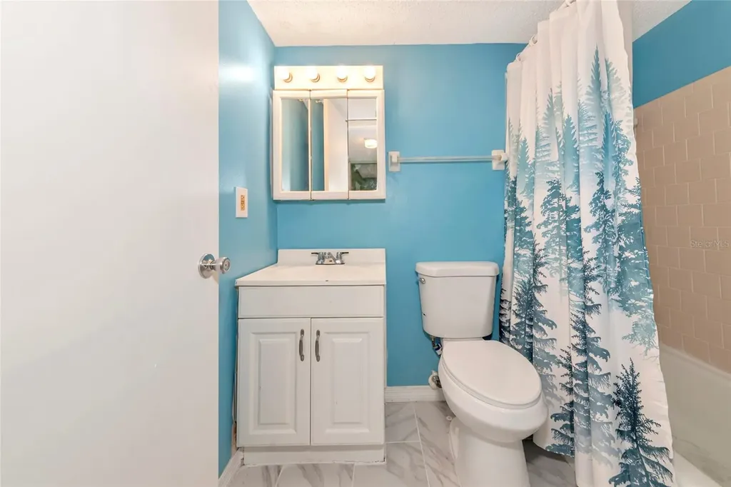3072 Lake Bayshore Drive Bradenton FL 34205