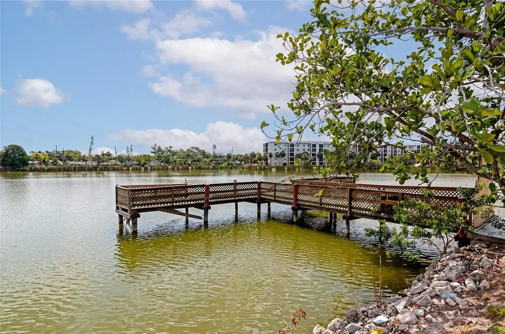 3072 Lake Bayshore Drive Bradenton FL 34205
