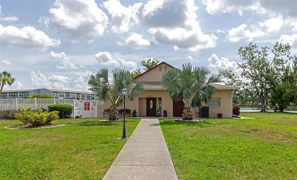 3072 Lake Bayshore Drive Bradenton FL 34205