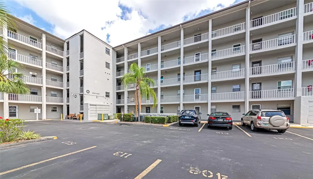3072 Lake Bayshore Drive Bradenton FL 34205