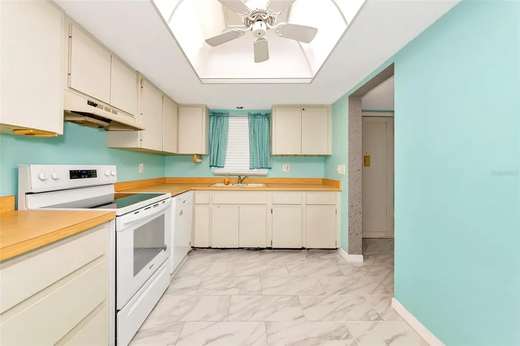 3072 Lake Bayshore Drive Bradenton FL 34205