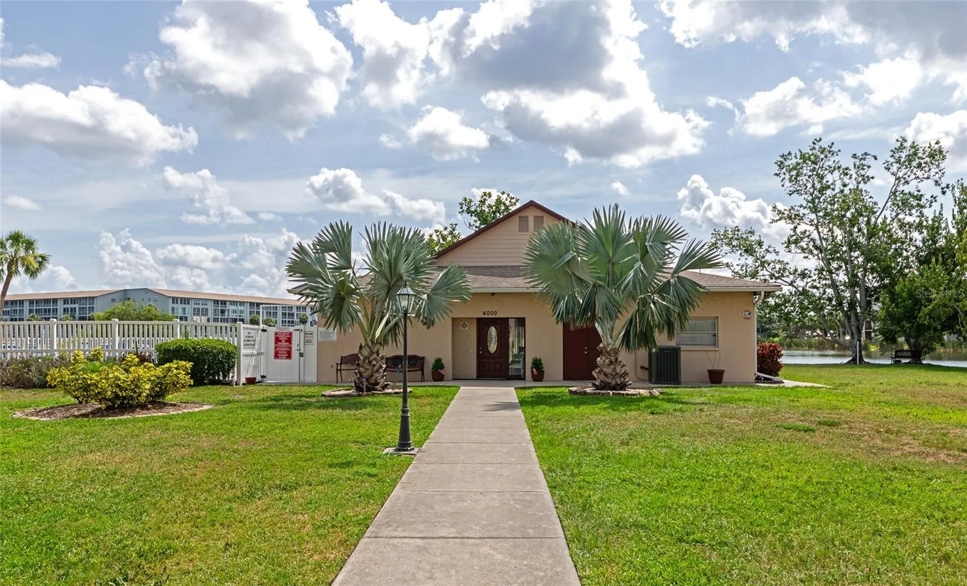 3072 Lake Bayshore Drive Bradenton FL 34205