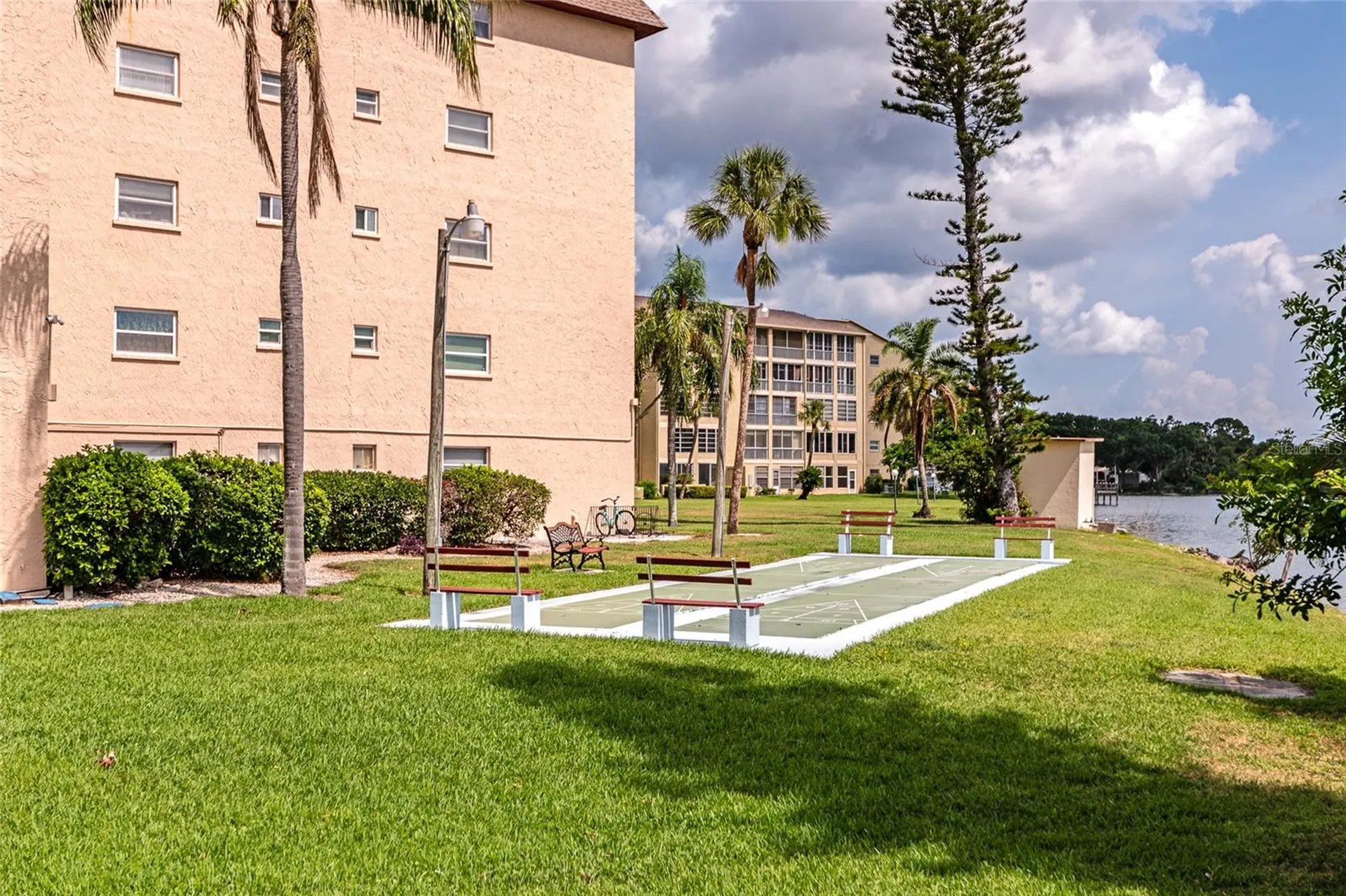 3072 Lake Bayshore Drive Bradenton FL 34205
