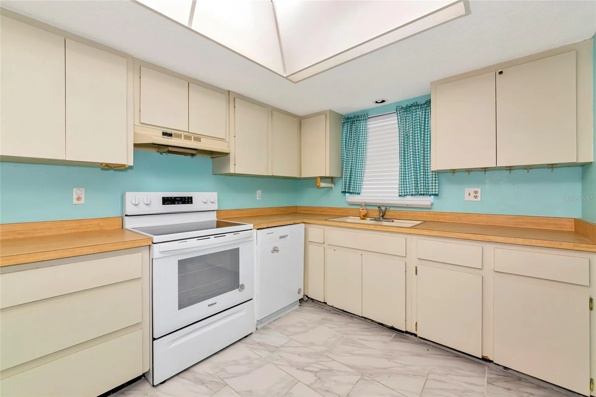 3072 Lake Bayshore Drive Bradenton FL 34205