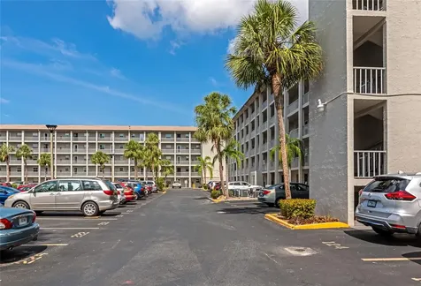 3072 Lake Bayshore Drive Bradenton FL 34205