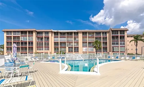 3072 Lake Bayshore Drive Bradenton FL 34205