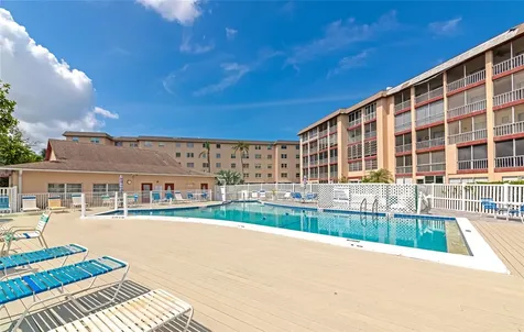 3072 Lake Bayshore Drive Bradenton FL 34205