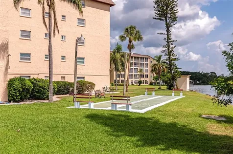 3072 Lake Bayshore Drive Bradenton FL 34205
