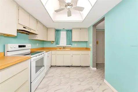 3072 Lake Bayshore Drive Bradenton FL 34205