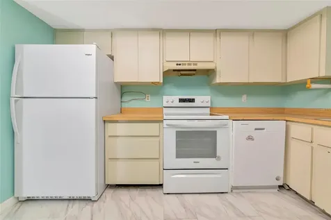 3072 Lake Bayshore Drive Bradenton FL 34205