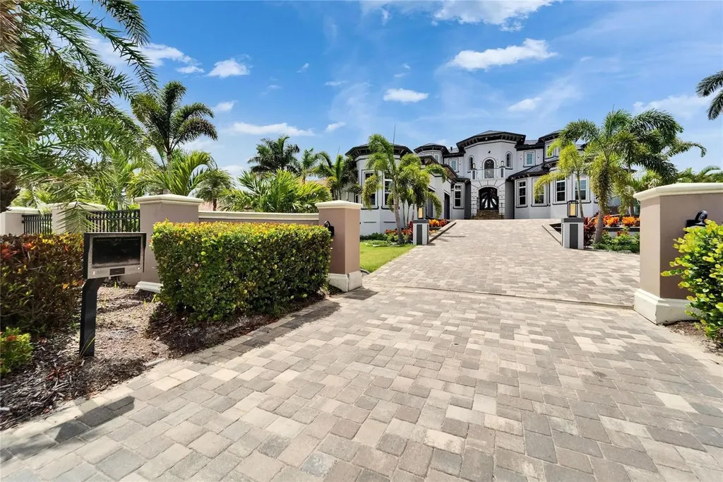 6526 Surfside Boulevard Apollo Beach FL 33572