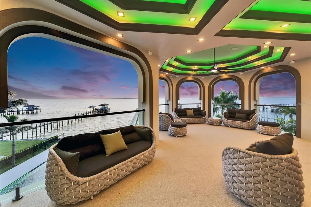 6526 Surfside Boulevard Apollo Beach FL 33572