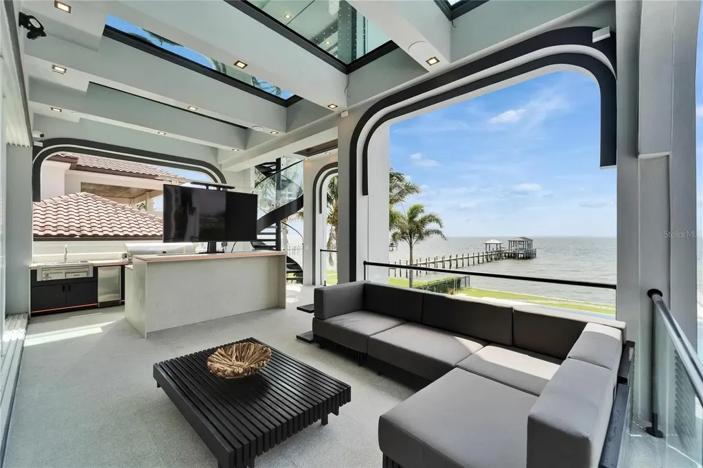 6526 Surfside Boulevard Apollo Beach FL 33572