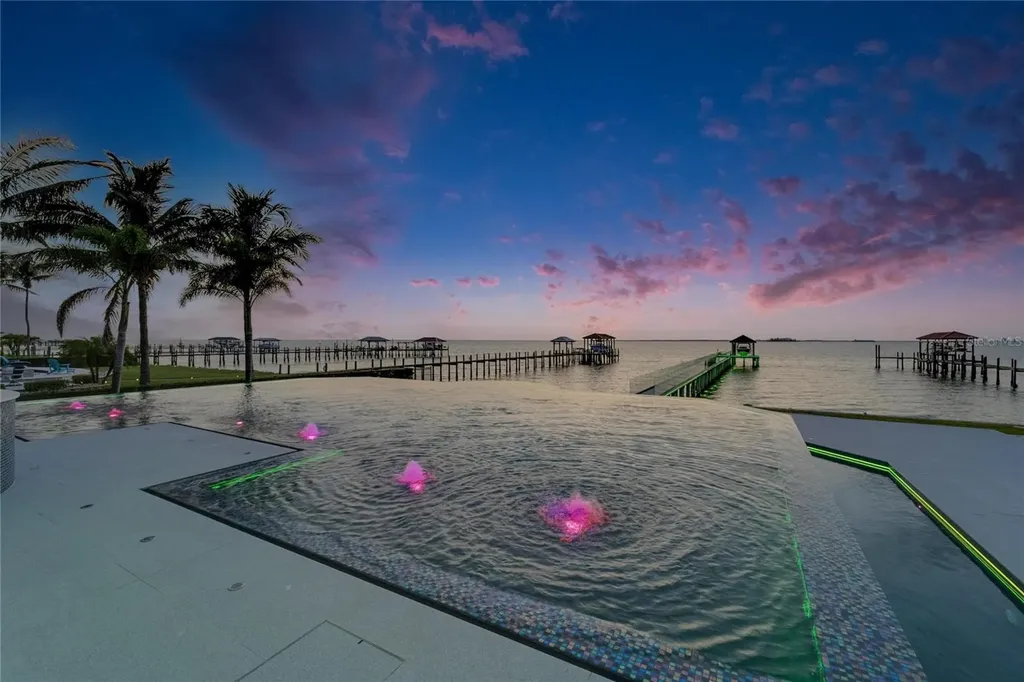 6526 Surfside Boulevard Apollo Beach FL 33572