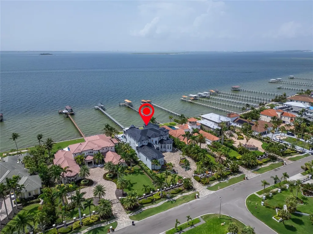 6526 Surfside Boulevard Apollo Beach FL 33572