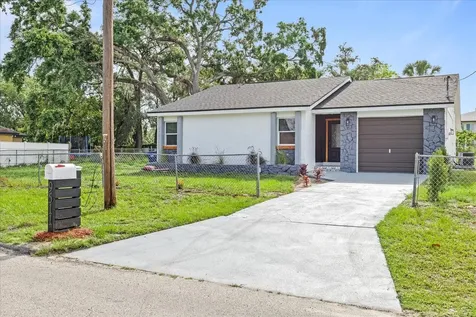 9511 N Hyaleah Road Tampa FL 33617